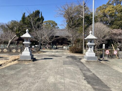 隣の坂本神社